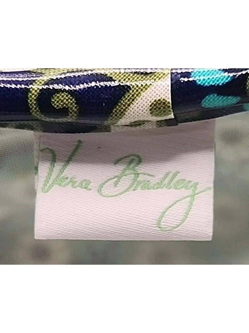 VERA BRADLEY Round Vinyl Makeup Bag Blue, Aqua & Green.